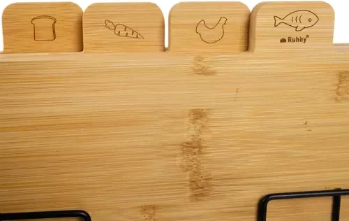 Neli lõikelauda selge tähistusega