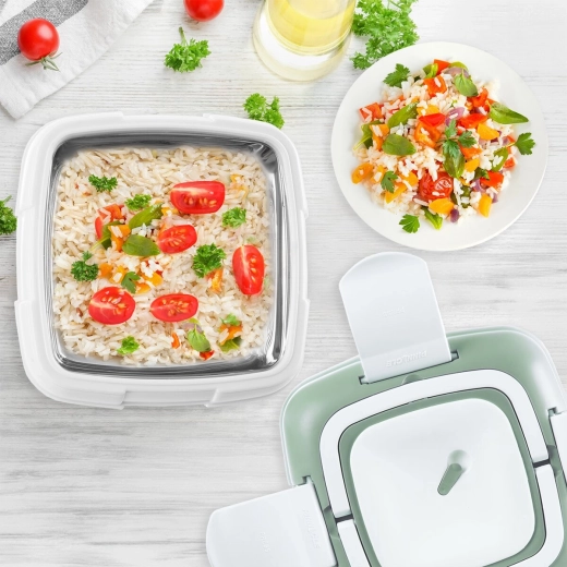 Keeps hot and cold food