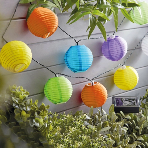 Värvilised LED-valgusega laternad