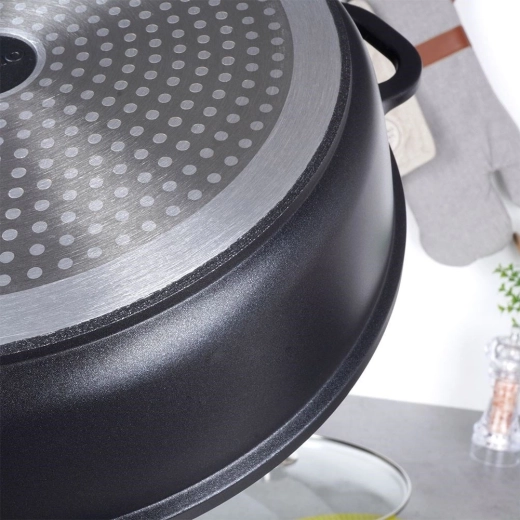 Ühildub kõigi pliitidega, sh induktsioon