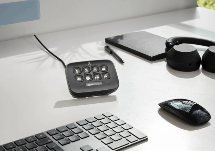 Eight programmable keys for instant action