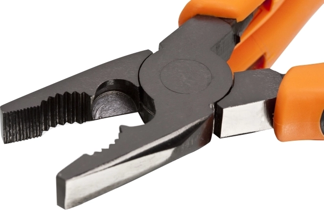 Precise gripping and cutting