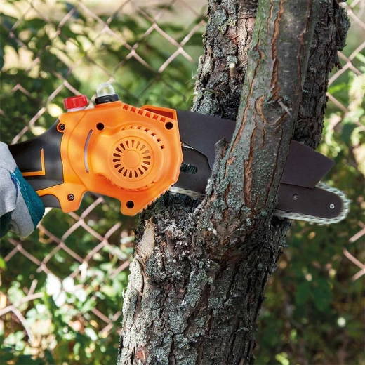 Safe and comfortable operation when pruning