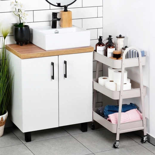 Vastupidav metallkonstruktsioon elegantses beežis