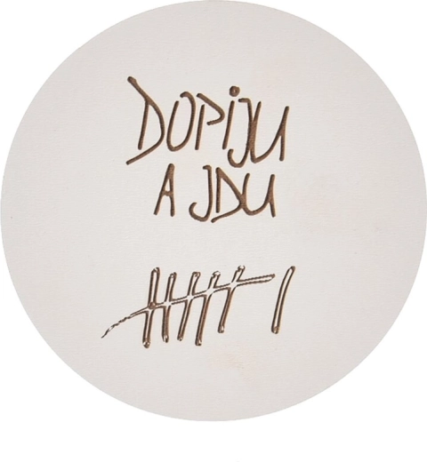Puidust joogialus motiiviga „Dopiju čárky“