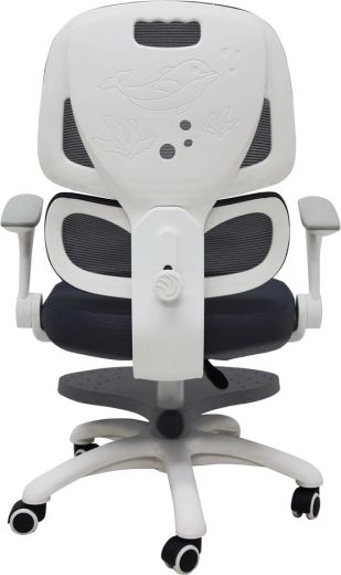Adjustment to the child’s and the desk’s height