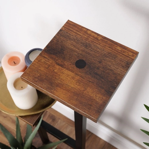 Kvaliteetsed puidumustriga riiulid