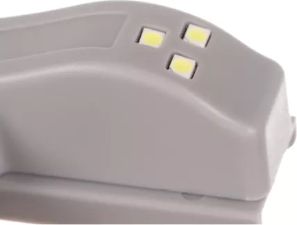 3 powerful LEDs with cool white light