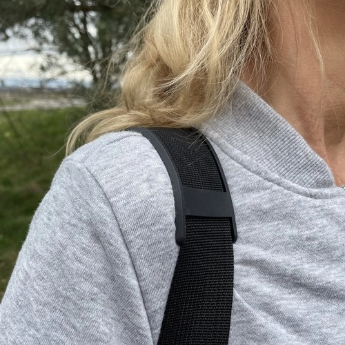 Mugav kandmine tänu reguleeritavale polsterdatud rihmale