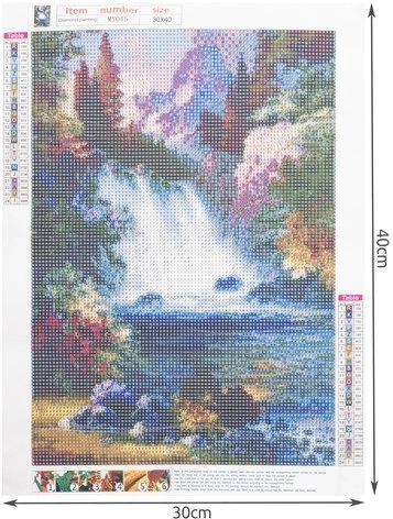 Waterfall motif with a sparkling 5D effect