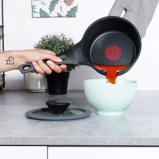 Comfortable handle and easy pouring
