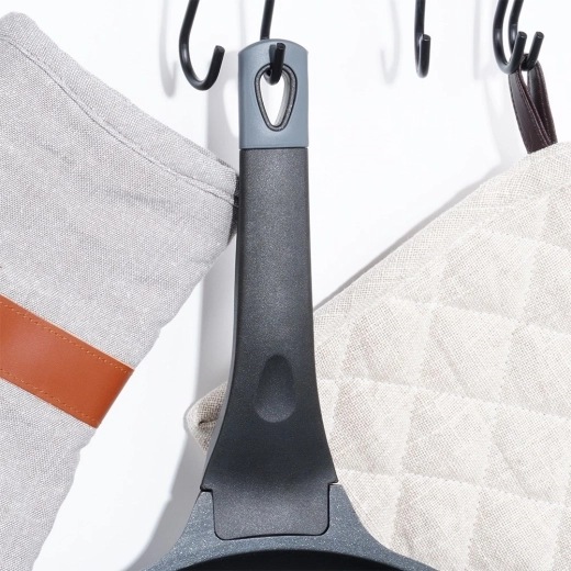 Comfortable handle for a secure grip