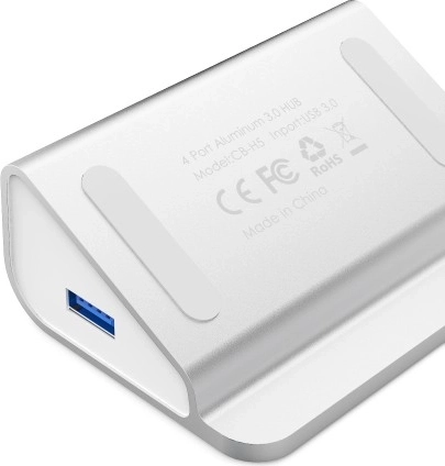 4× USB 3.0 ühest USB-A-pordist