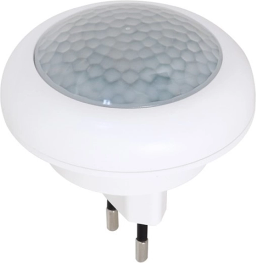 Öine LED-pistikulamp liikumis- ja hämarusanduriga – 1 tk