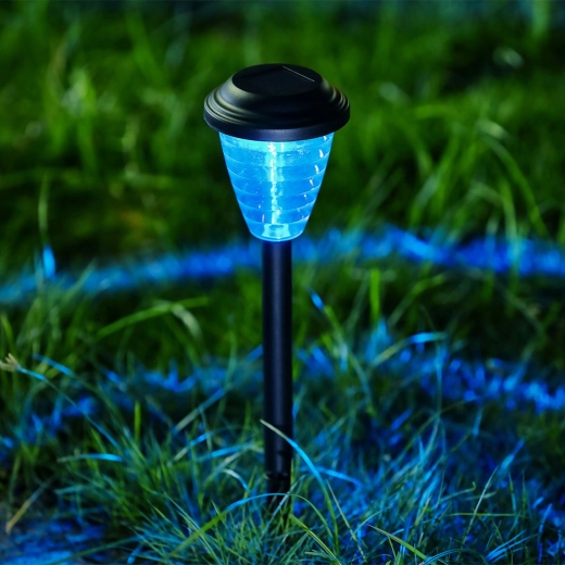 RGB LED-iga päikeseenergial töötav pinnasesse torgatav lamp