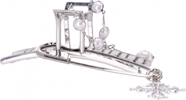 Dekoratiivne juukseklamber hõbedaste pärlitega