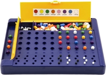 Praktiline mängualus koos hoiuruumiga