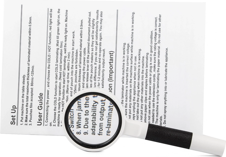 Selge pilt klaasist läätsesega