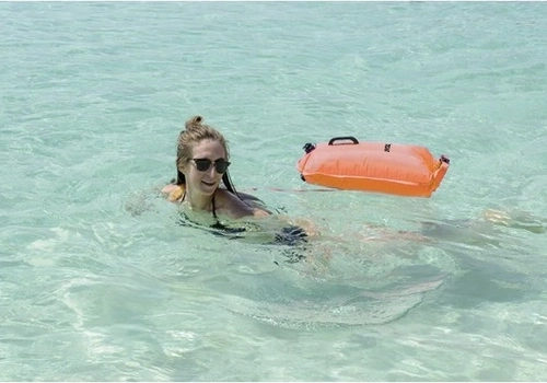 Poi ja tasku kombinatsioon