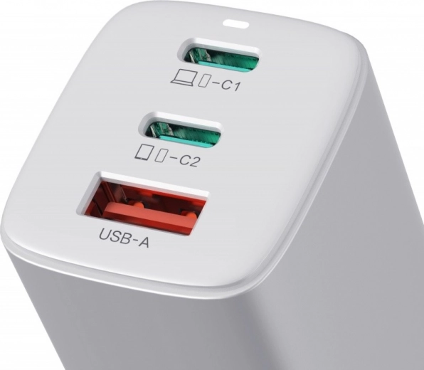 3 porti: 2× USB‑C + 1× USB‑A