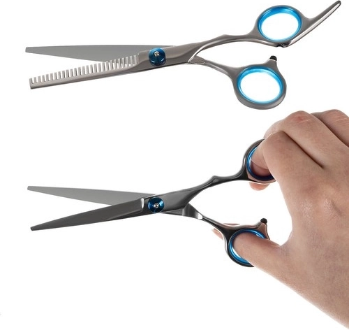 Kaks paari kääre täpseks lõikuseks ja harvendamiseks