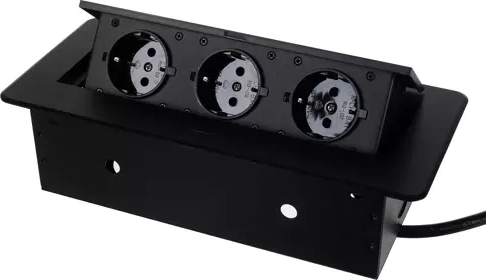 Kolm suure koormusega schuko pistikupesa