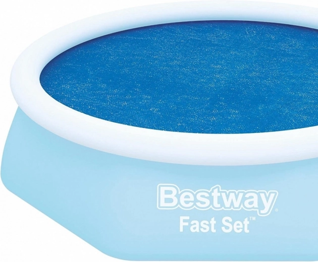 Hoidab vee soojana ja säästab keemiat