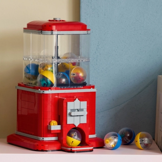 16 kogutavat minifiguuri kapslites