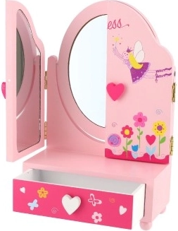 Kvaliteetne puidust teostus roosas disainis