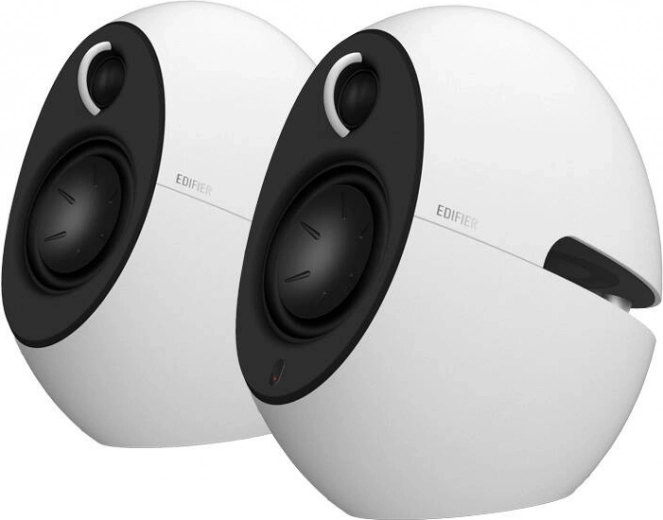 Paindlik ühenduvus: Bluetooth 5.3, optika ja AUX
