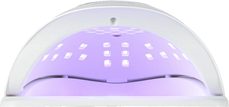 Kiire ja ühtlane kõvenemine tänu 45 LED-ile