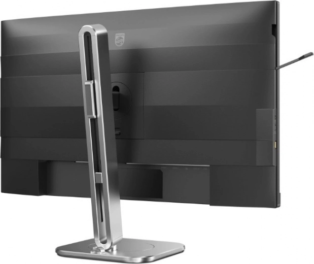 Ergonoomika pivotiga ja puhas kaablihaldus