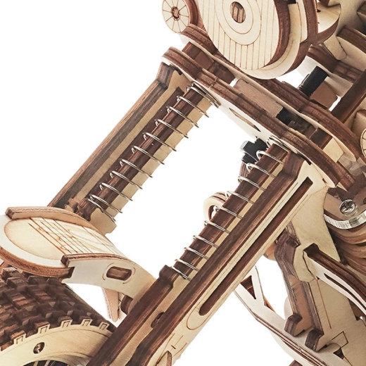 Üleskeeratav vedrumootor päästikuga