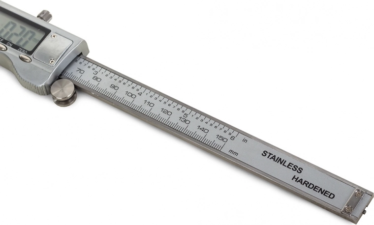 Suur ja loetav LCD-ekraan