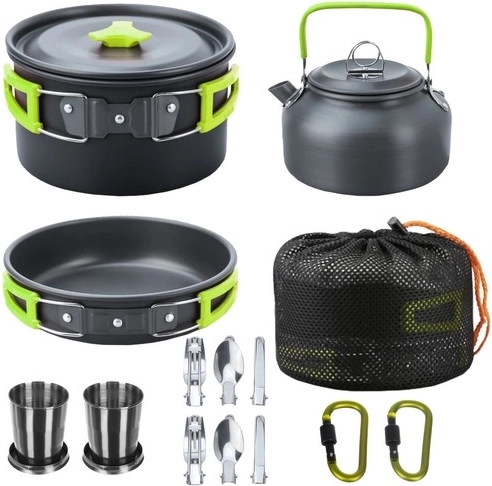 Täielik varustus koos söögiriistade ja tassidega