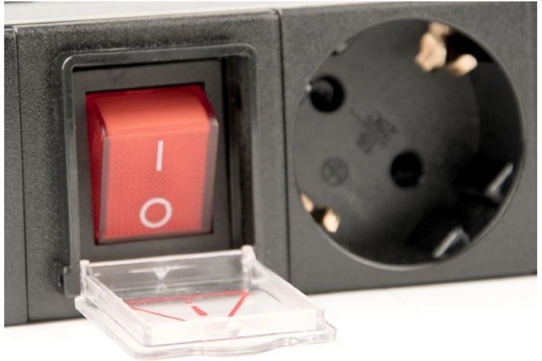 Turvaline kasutus tänu kaitsekattega lülitile