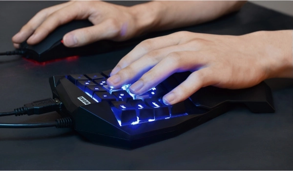 LED-taustvalgustusega mehaanilised klahvid
