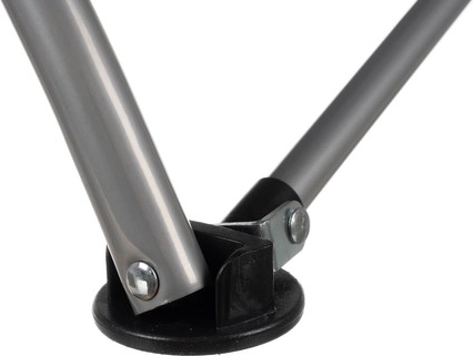 Tugev metallraam ja stabiilne tugi