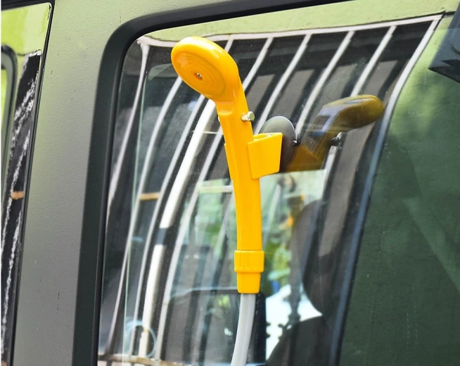 Komplekt kinnitusvahenditega aknale