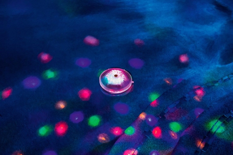 Neli värvi ja seitse valgusrežiimi