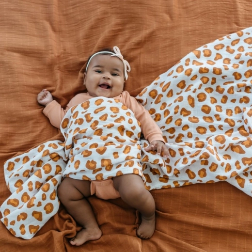 Stiilne valge leopardi motiiv